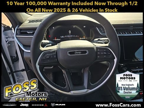 New 2025 Jeep Grand Cherokee L Laredo image 24