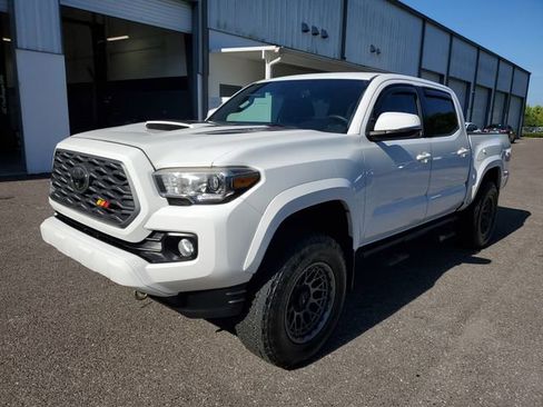 Used 2020 Toyota Tacoma TRD Sport AWD/4WD image 2