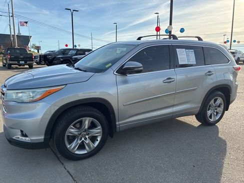 Used 2016 Toyota Highlander Limited image 3