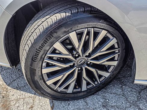 Used 2025 Nissan Altima 2.5 SV FWD image 10