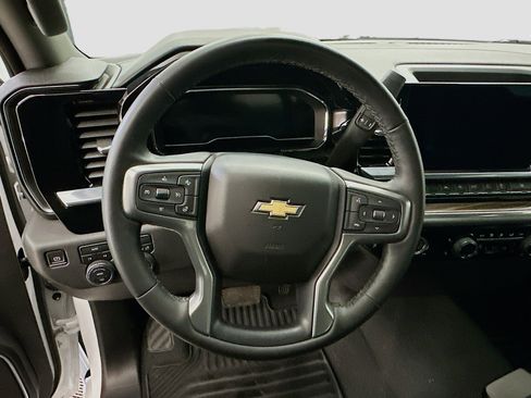 Used 2023 Chevrolet Silverado 1500 LT AWD/4WD image 18