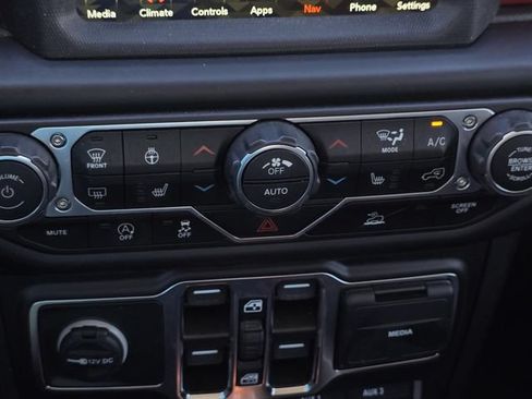 Used 2022 Jeep Gladiator Rubicon w/ Cold Weather Group AWD/4WD image 24