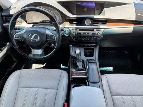 Used 2018 Lexus ES 350 w/ Luxury Package w/Wood Trim FWD image 12