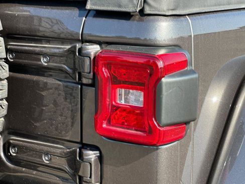 Used 2023 Jeep Wrangler Unlimited Rubicon 4xe image 33