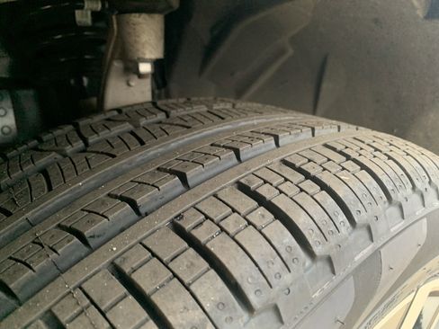 Used 2025 Volvo XC90 B5 Plus image 12