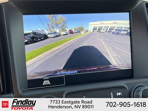 Used 2024 GMC Terrain SLE w/ Driver Convenience Package FWD image 28