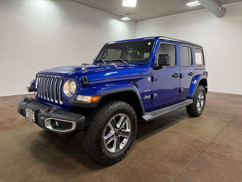 Used 2018 Jeep Wrangler Unlimited Sahara AWD/4WD image 39