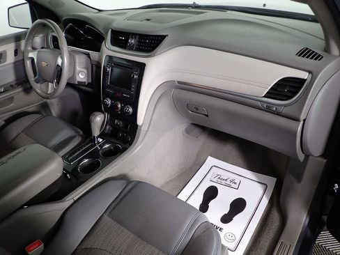Used 2015 Chevrolet Traverse LT image 32