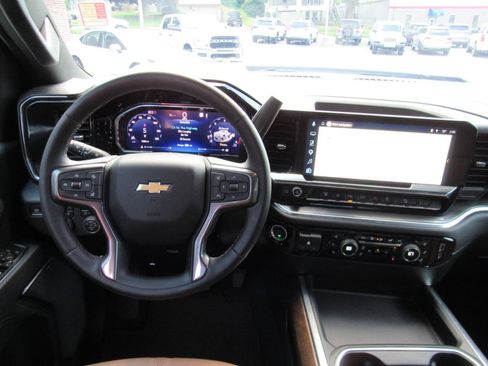 Used 2026 Chevrolet Silverado 3500 High Country w/ Technology Package AWD/4WD image 5