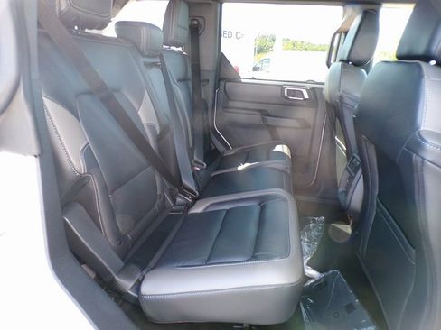 New 2025 Ford Bronco Outer Banks image 9