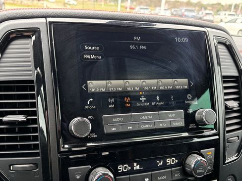 Used 2024 Nissan Titan PRO-4X w/ Pro-4x Convenience Package image 18