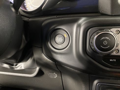 Used 2022 Jeep Gladiator Sport image 24