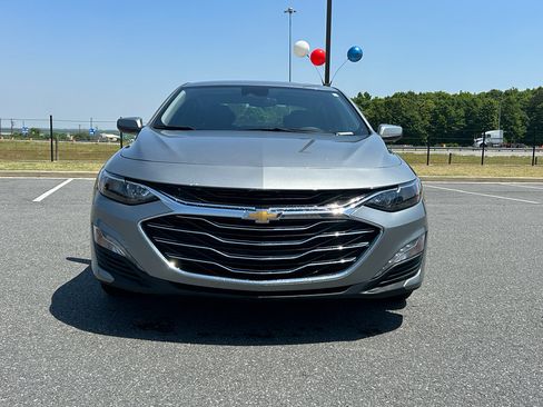 Used 2024 Chevrolet Malibu LT FWD image 2
