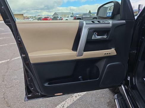 Used 2016 Toyota 4Runner Limited image 10