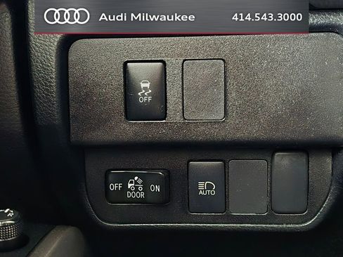 Used 2020 Toyota Tacoma SR5 AWD/4WD image 32