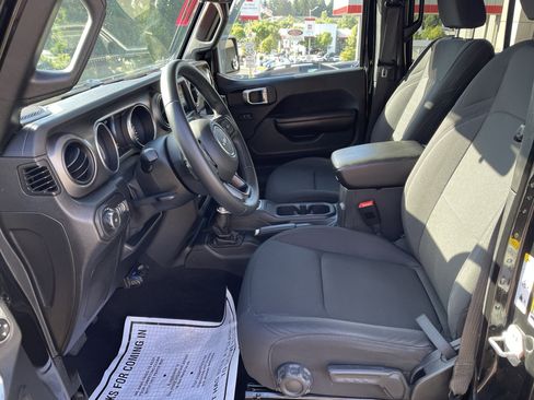 Used 2018 Jeep Wrangler Unlimited Sport S AWD/4WD image 10