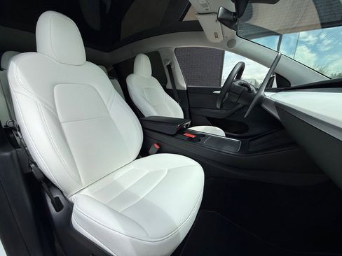 Used 2023 Tesla Model Y Long Range AWD/4WD image 4