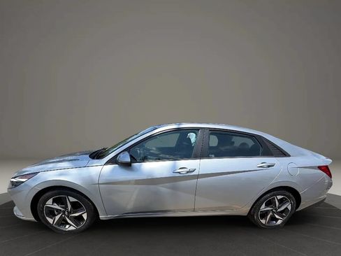 Used 2023 Hyundai Elantra SEL w/ Convenience Package FWD image 8