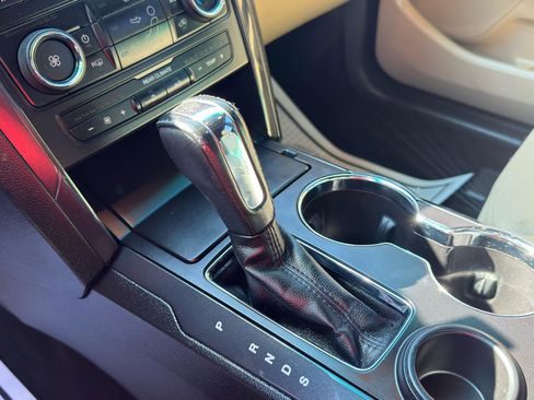 Used 2016 Ford Explorer XLT image 28