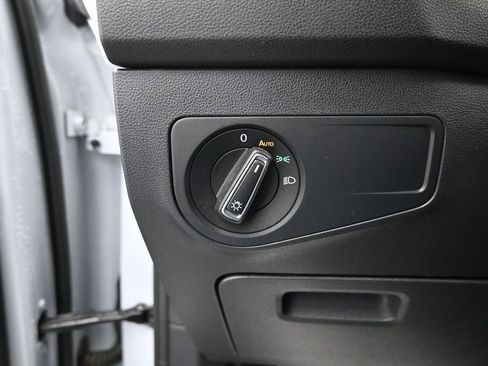 Used 2019 Volkswagen Tiguan SE w/ Panoramic Sunroof Package image 12