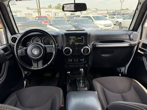 Used 2017 Jeep Wrangler Unlimited Rubicon w/ Connectivity Group AWD/4WD image 33