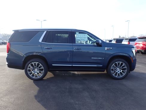 New 2026 GMC Yukon Denali w/ Sun & Power Step Package image 10