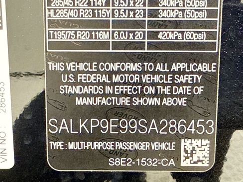 Used 2025 Land Rover Range Rover SE image 27