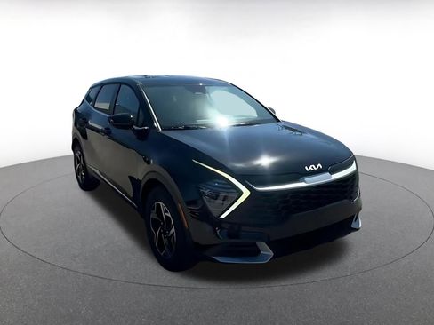 Used 2025 Kia Sportage LX image 3