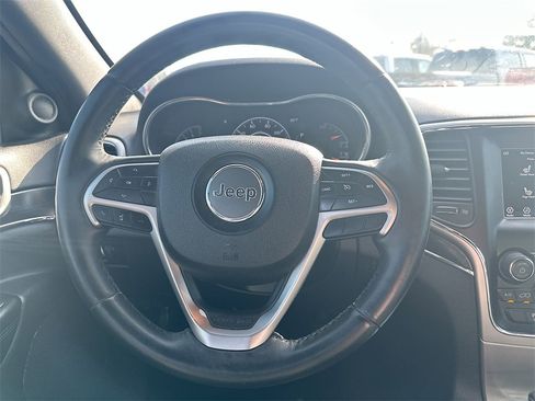 Used 2018 Jeep Grand Cherokee Limited image 18