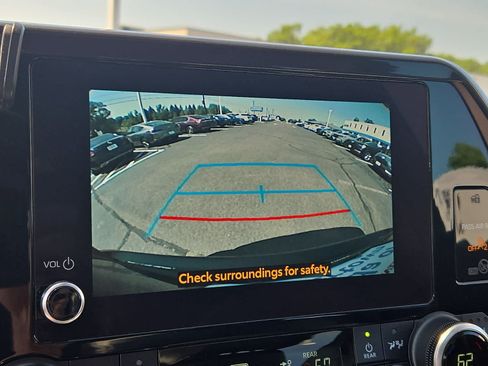 Used 2023 Toyota Highlander XLE AWD/4WD image 19