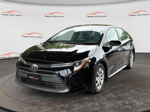 Used 2024 Toyota Corolla LE FWD image 1