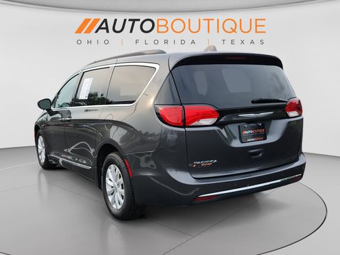 Used 2017 Chrysler Pacifica Touring-L FWD image 3