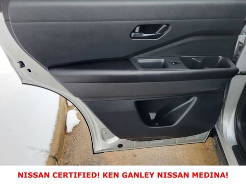 Certified 2025 Nissan Pathfinder SV image 43