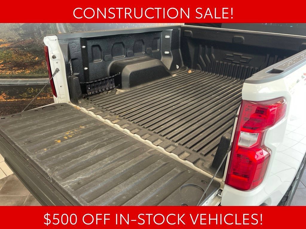 Used 2024 Chevrolet Silverado 1500 LT AWD/4WD image 14
