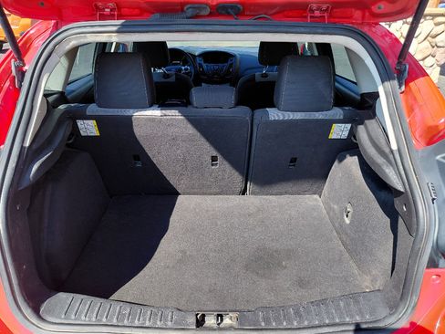 Used 2012 Ford Focus SE FWD image 9