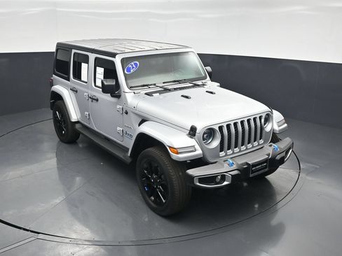 Used 2023 Jeep Wrangler Unlimited Sahara w/ Cold Weather Group AWD/4WD image 36