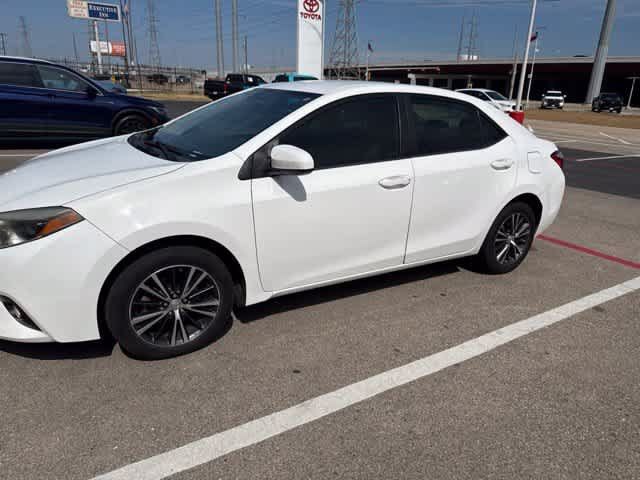 Used 2016 Toyota Corolla LE FWD image 2