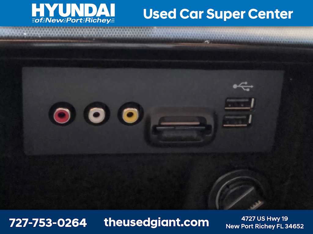 Used 2015 Ford Taurus Limited w/ Equipment Group 301A FWD image 23