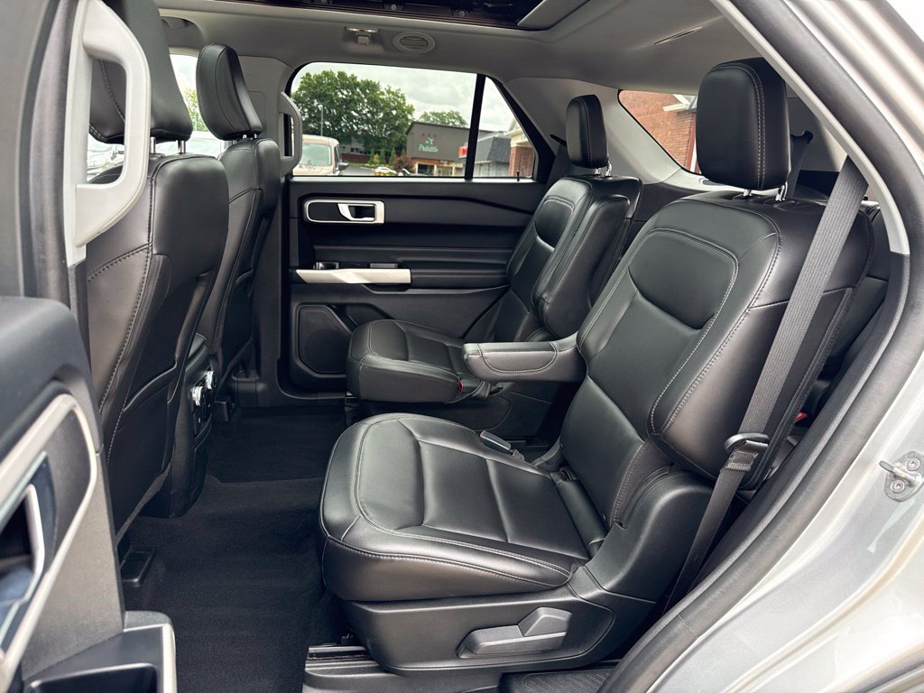 Used 2022 Ford Explorer XLT w/ Equipment Group 202A AWD/4WD image 45