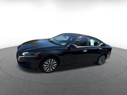 Used 2025 Nissan Altima 2.5 SV image 8