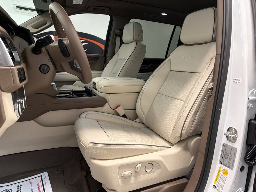Used 2026 GMC Yukon XL Denali w/ Sun & Power Step Package RWD image 15
