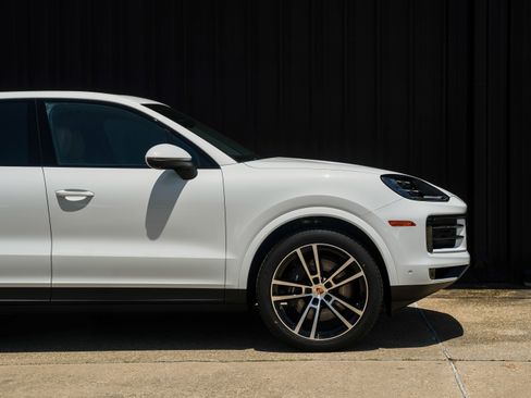 New 2025 Porsche Cayenne image 15