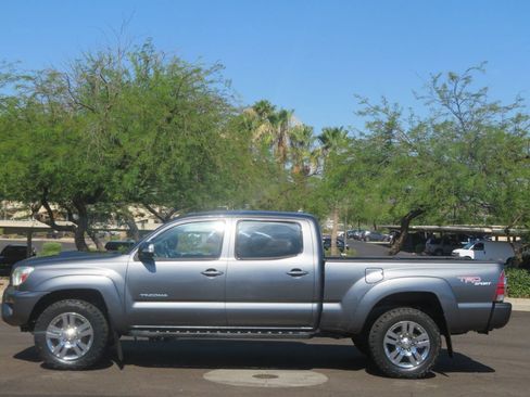 Used 2012 Toyota Tacoma 4x4 Double Cab image 2