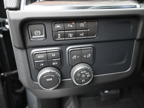 New 2025 Chevrolet Suburban Premier image 21