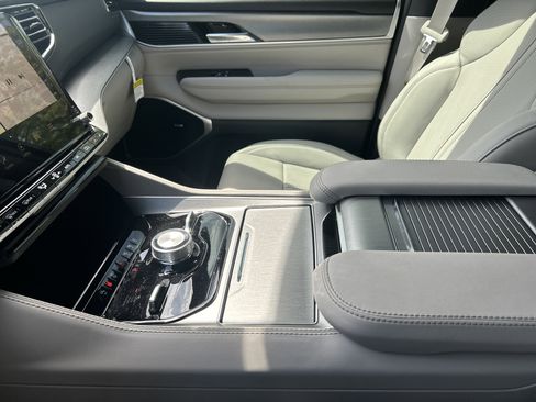 New 2026 Jeep Grand Wagoneer Limited AWD/4WD image 26