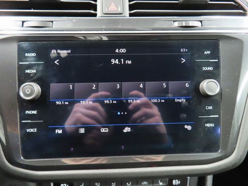 Used 2019 Volkswagen Tiguan SE image 17