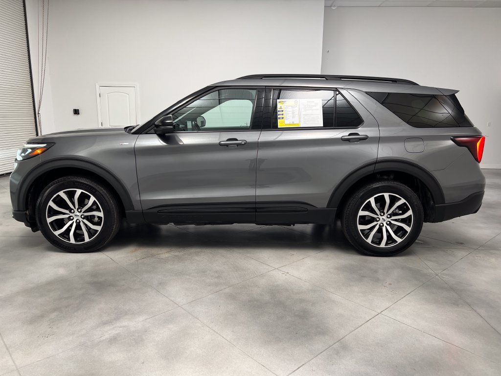 Used 2025 Ford Explorer ST-Line AWD/4WD image 5