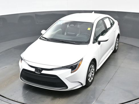 Used 2025 Toyota Corolla LE FWD image 34