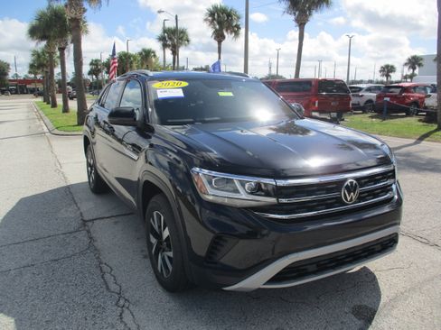 Used 2020 Volkswagen Atlas Cross Sport SE image 1