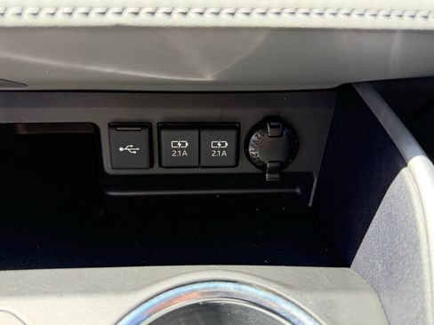 Used 2021 Toyota Highlander LE AWD/4WD image 28